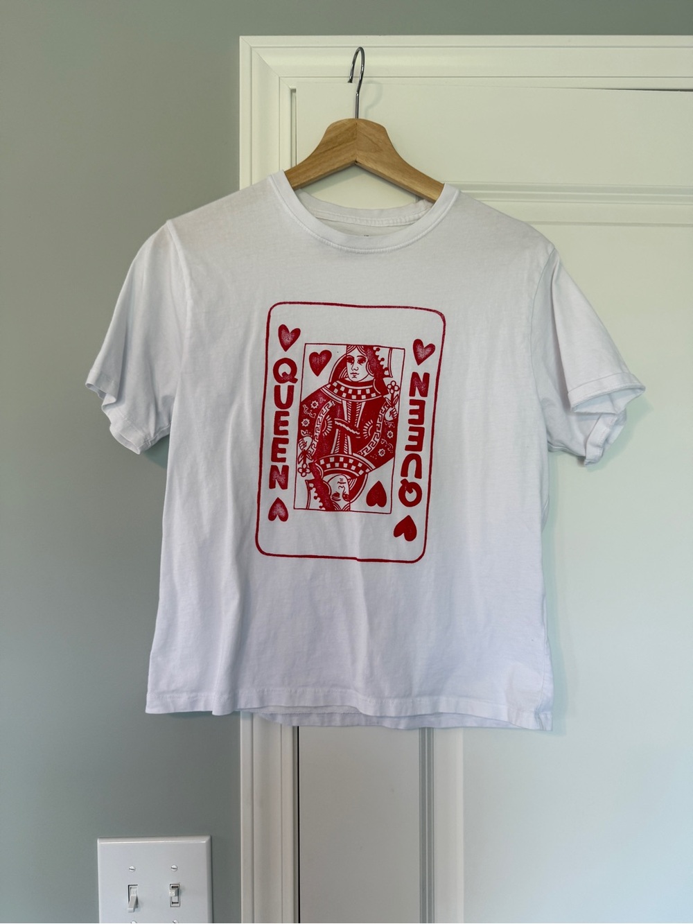 Abercrombie & Fitch White Short‑Sleeve Tee with Red Queen Card Graphic